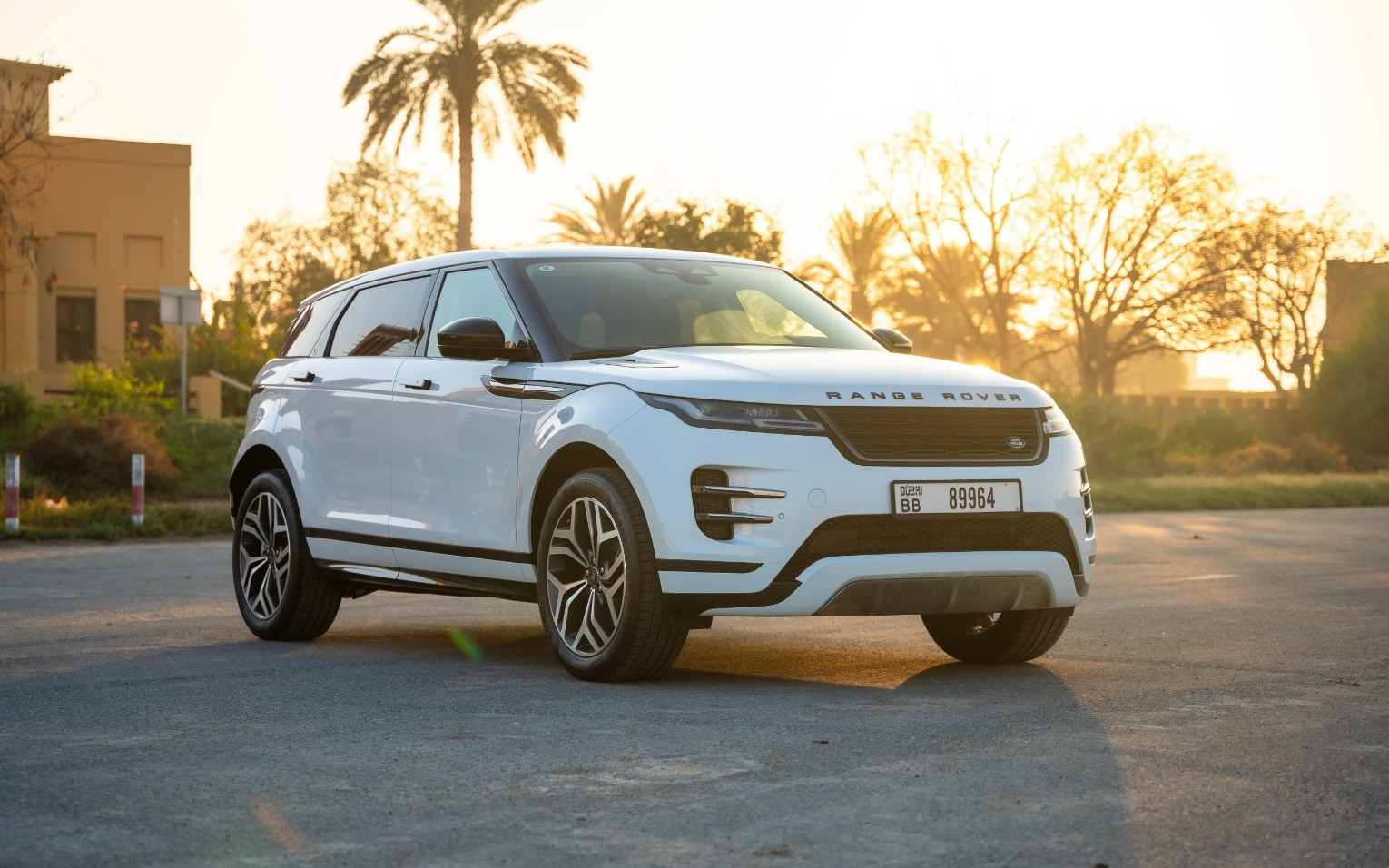 white_range-rover-evoque_2024_6026_main_5593354f9d088f51ae8827053b6a74cd